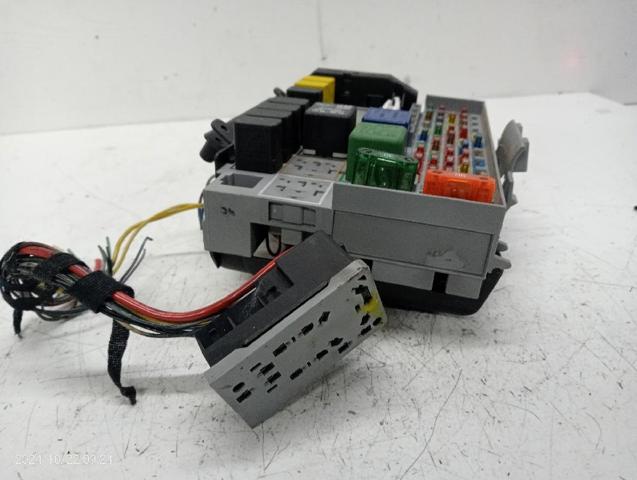 Skrzynka bezpieczników Opel Astra F69