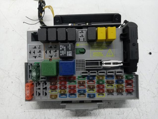 Skrzynka bezpieczników Opel Astra F69