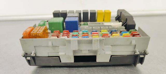 Skrzynka bezpieczników Opel Astra F69