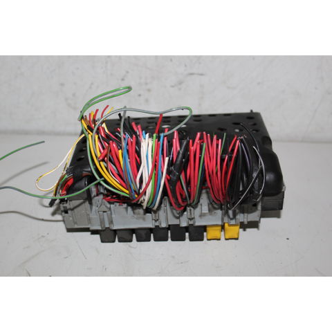 Skrzynka bezpieczników Opel Astra F69