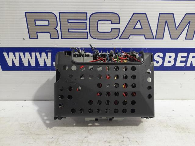 Skrzynka bezpieczników Opel Astra F69