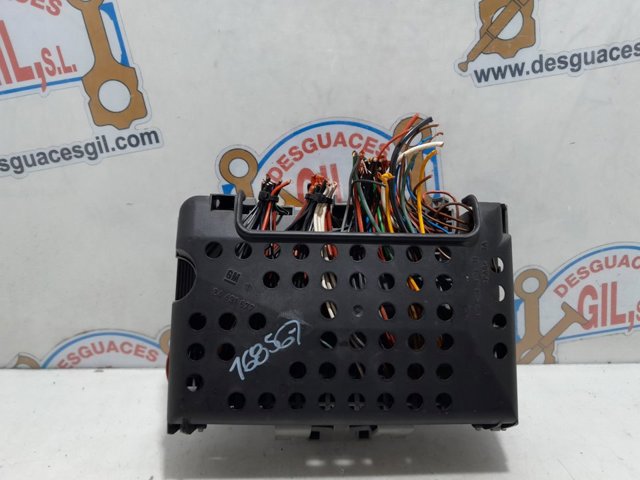 Skrzynka bezpieczników Opel Astra F69