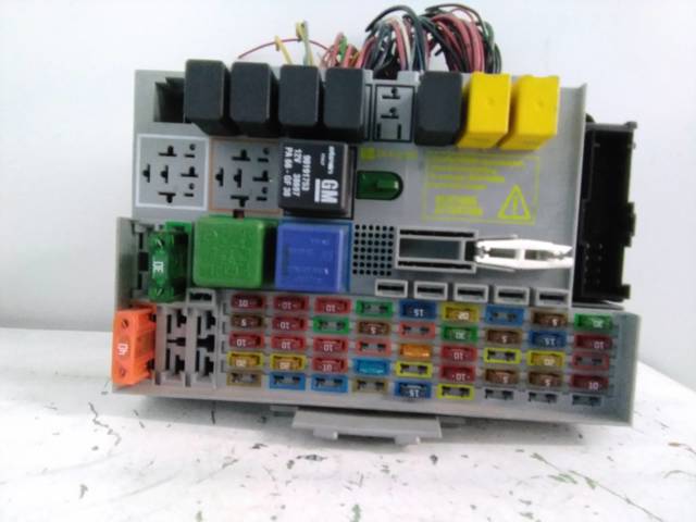 Skrzynka bezpieczników Opel Astra F69