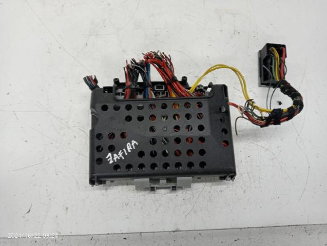 Skrzynka bezpieczników Opel Astra F69