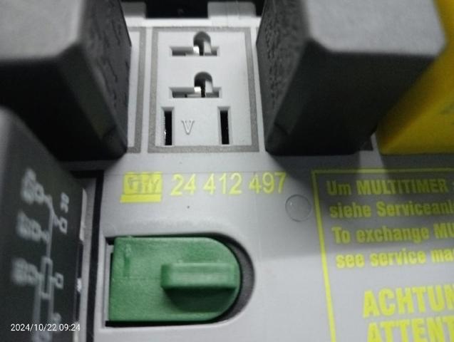 Skrzynka bezpieczników Opel Astra F69