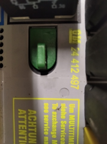 Skrzynka bezpieczników Opel Astra F69