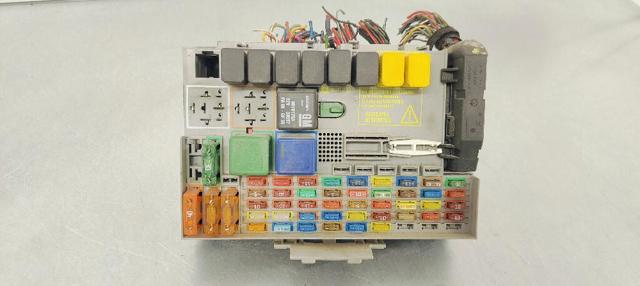 Skrzynka bezpieczników Opel Astra F69