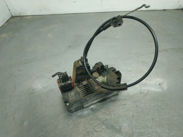 Zamek drzwi tylnych prawych 24414131 OPEL
