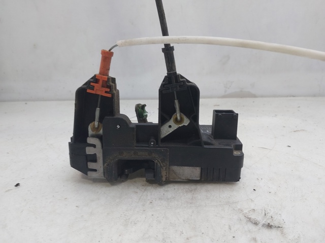 Zamek drzwi tylnych prawych 24414135 OPEL
