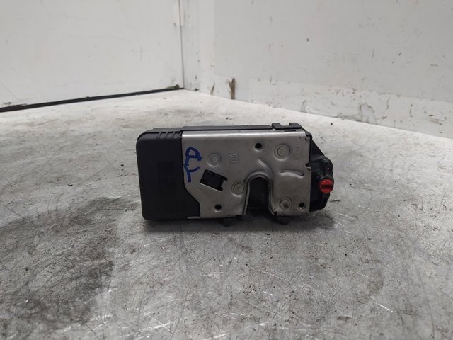Zamek drzwi tylnych prawych 24414139 OPEL