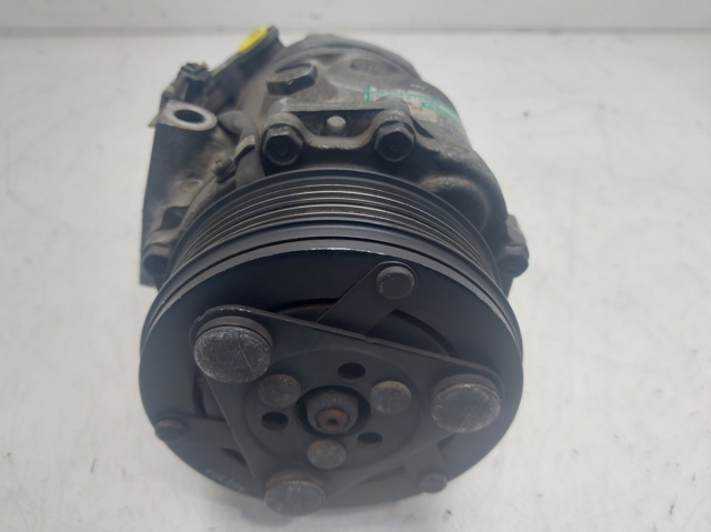 Sprężarka klimatyzacji 24421642 OPEL