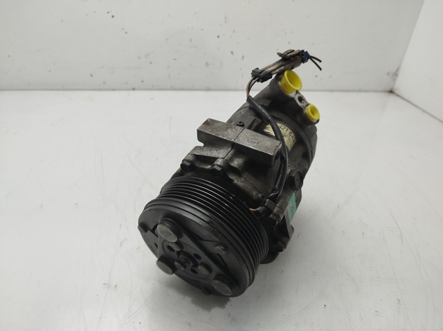 Sprężarka klimatyzacji 24421642 OPEL