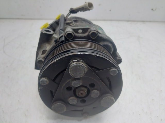 Sprężarka klimatyzacji 24421642 OPEL