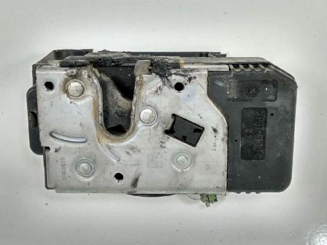 Zamek drzwi przednich prawych 24434885 OPEL