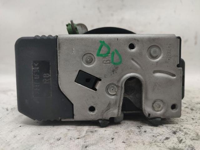 Zamek drzwi przednich prawych 24444016 OPEL