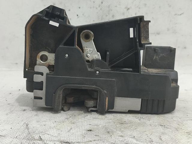 Zamek drzwi przednich prawych 24444016 OPEL