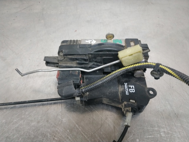 Zamek drzwi przednich lewych 24447340 OPEL