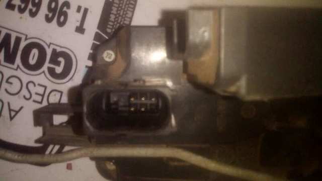 Zamek drzwi przednich prawych 24447341 OPEL