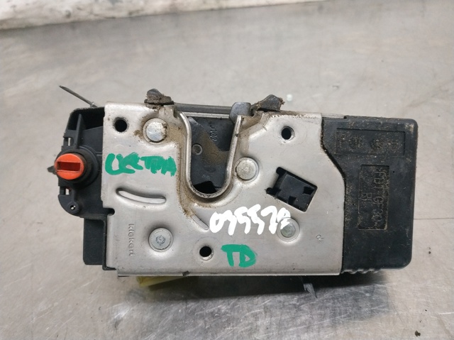 Zamek drzwi tylnych prawych 24447346 OPEL