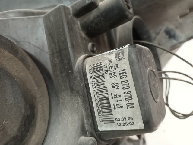 Reflektor prawy 24451033RH OPEL