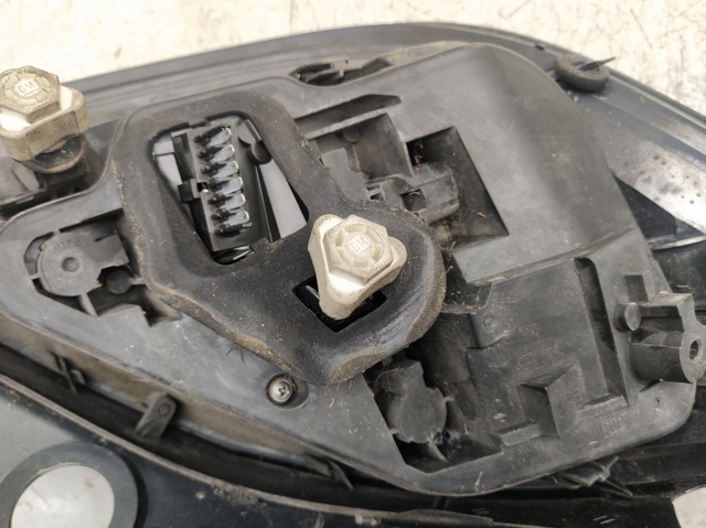Lampa zespolona tylna prawa 24451837 OPEL