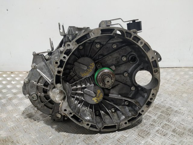 Mechaniczna skrzynia biegów w komplecie 2463608400 MERCEDES