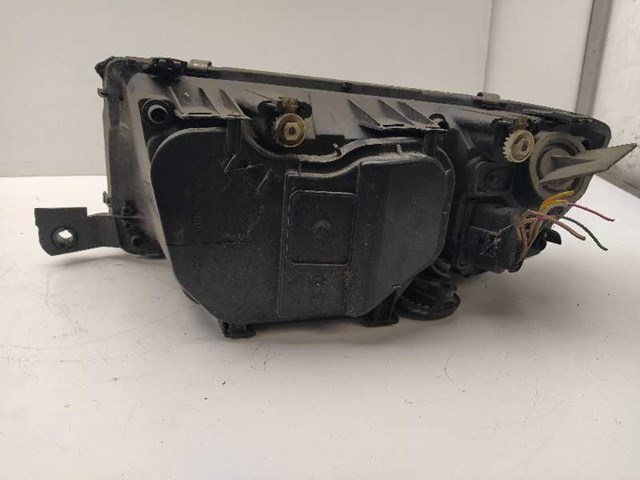 Reflektor prawy 246366 VAG