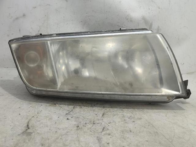 Reflektor prawy 246366 VAG