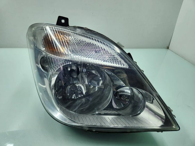 Reflektor prawy 24738200 MERCEDES