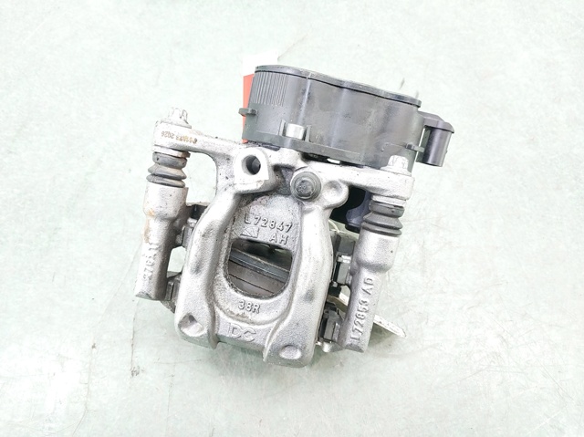Zacisk hamulcowy tylny prawy 2474232000 MERCEDES