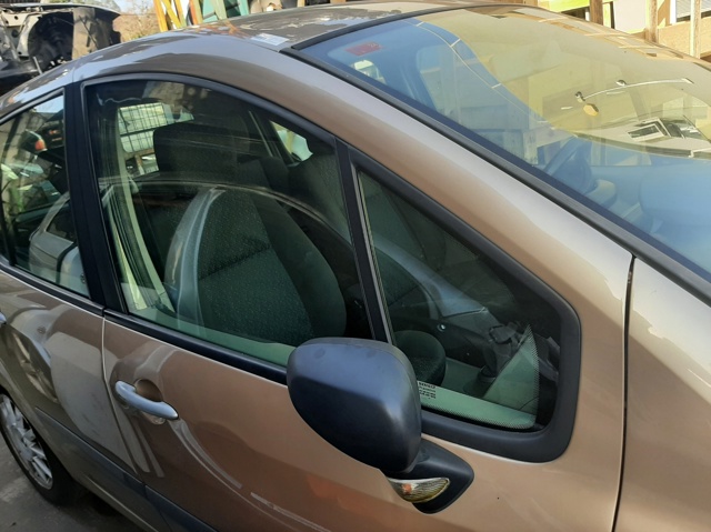 Kupić Drzwi przednie prawe Renault Modus  JP0 w dobrej cenie