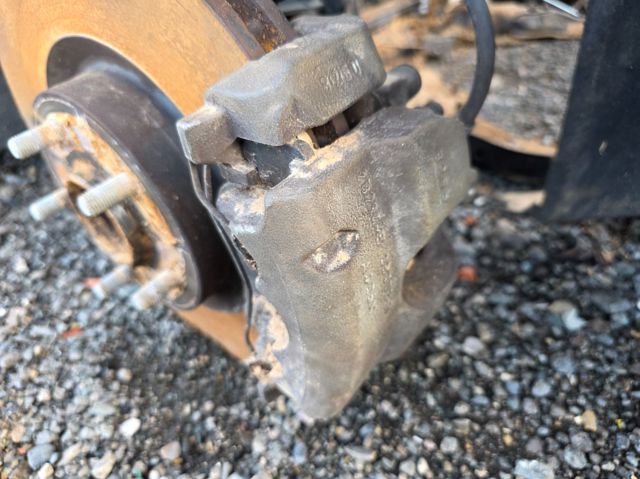 Zacisk hamulcowy przedni prawy 2500063 FORD