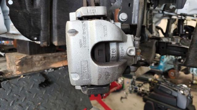 Zacisk hamulcowy przedni prawy 2500063 FORD