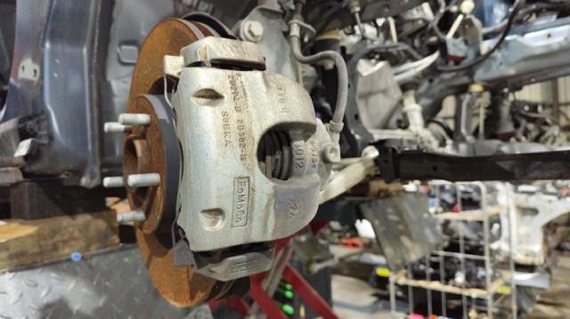 Zacisk hamulcowy przedni prawy 2500063 FORD