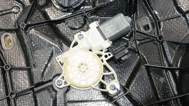 Mechanizm podnoszenia szyby drzwi przednich lewych Ford Focus 4 HN