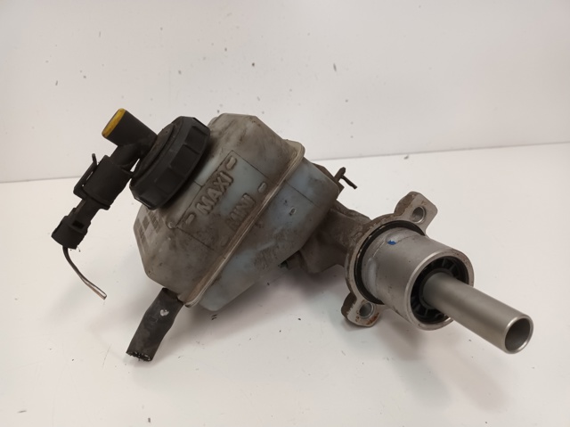 Główny cylinder hamulców 25175879 RENAULT