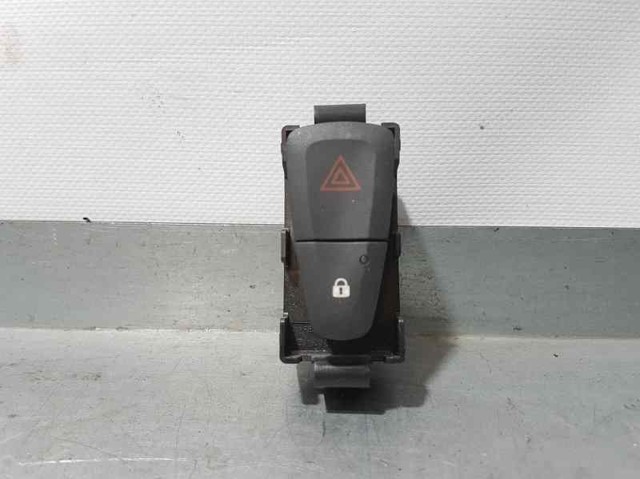 Przycisk włączania światła awaryjnego 252100502R RENAULT