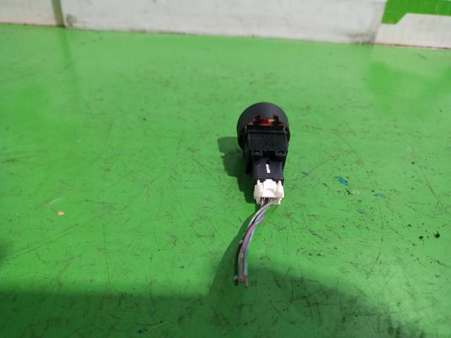 Przycisk włączania światła awaryjnego Nissan JUKE F15