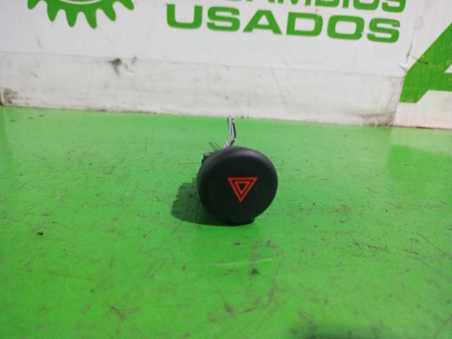 Przycisk włączania światła awaryjnego Nissan JUKE F15