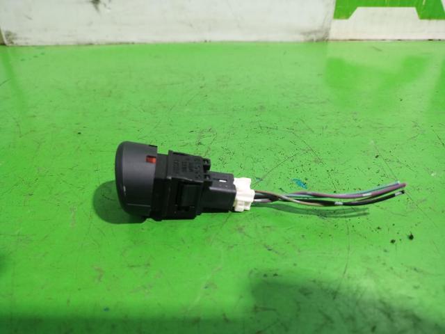 Przycisk włączania światła awaryjnego Nissan JUKE F15