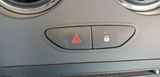 Włącznik świateł awaryjnych Dacia Logan