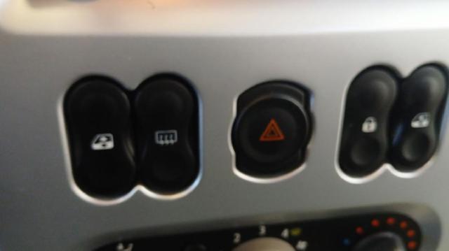 Przycisk włączania światła awaryjnego 252905315R RENAULT
