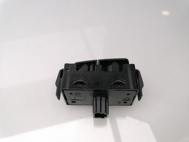Przycisk włączania światła awaryjnego 252905668R RENAULT