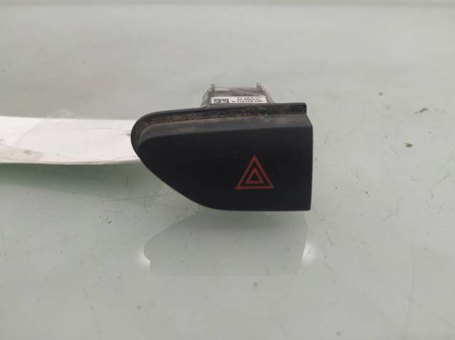 Włącznik świateł awaryjnych Renault DUSTER