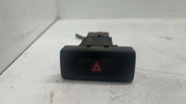 Kupić Przycisk włączania światła awaryjnego Nissan Primera  P11 w dobrej cenie