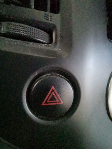 Przycisk włączania światła awaryjnego 25290EA000 NISSAN