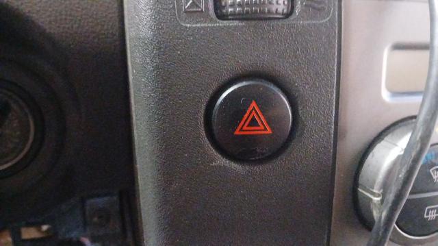 Przycisk włączania światła awaryjnego 25290EA000 NISSAN
