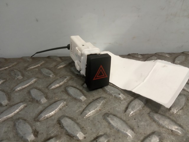 Włącznik świateł awaryjnych Nissan Qashqai