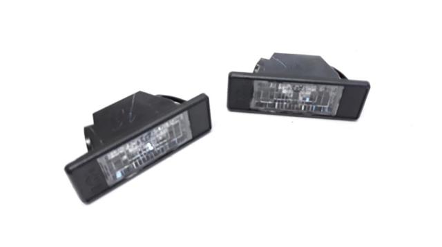 Lampa oświetlenia tylnej tablicy rejestracyjnej 25300100 NISSAN