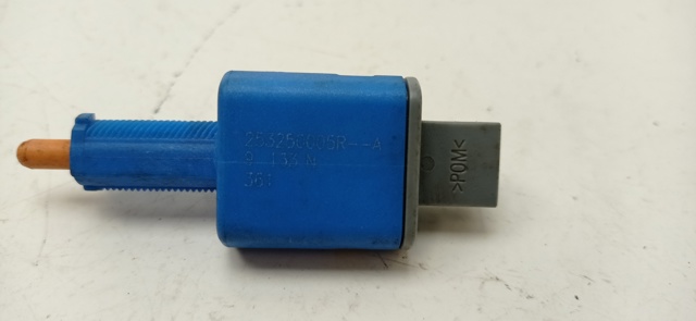 Czujnik włączania sprzęgła 253250005R RENAULT